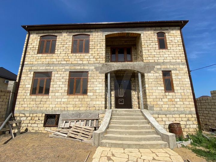 Дом 451,3 м² на участке 4,2 сот.