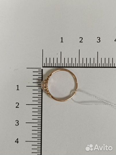 Кольцо с синтетическим камнем Золото