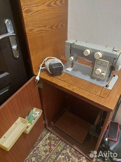 Швейная машина Чайка 142м