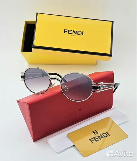 Солнцезащитные очки fendi