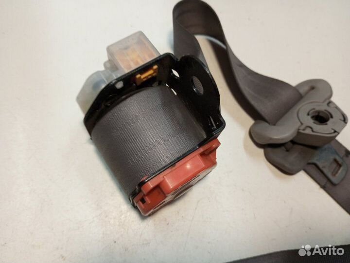 Ремень безопасности задний правый Mazda Premacy