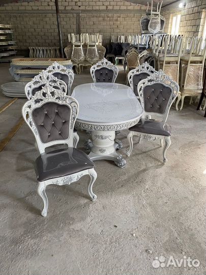 Столы и стулья