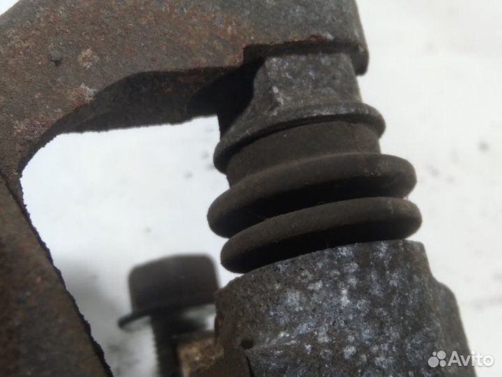 Суппорт передний левый Toyota Camry ACV40 2azfe