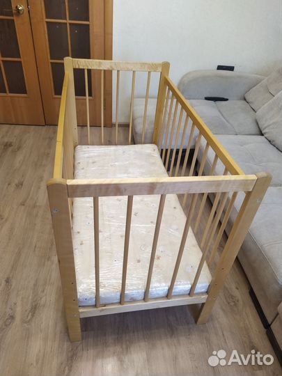 Детская кроватка с матрасом