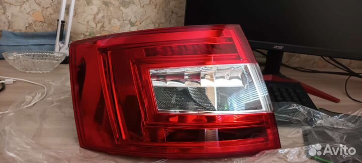 Заданий левый фонарь Skoda Octavia а7