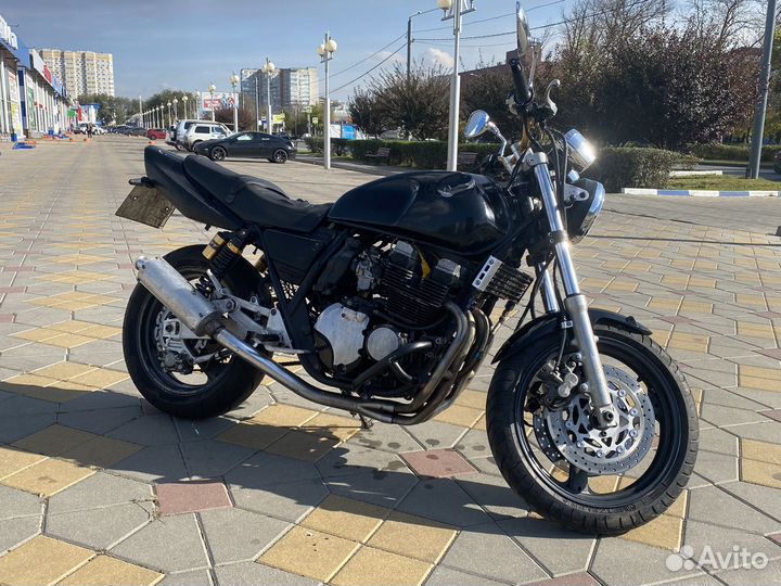 Yamaha XJR-400
