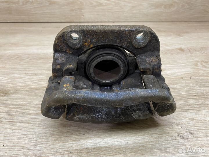 Суппорт передний левый Renault Logan 1 S188