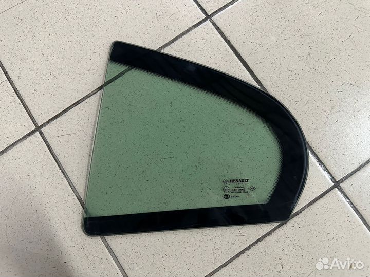Форточка левая Рено Флюенс Renault Fluence