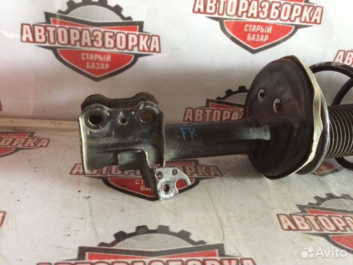 Стойка передняя правая Toyota Carina AT211 7AFE