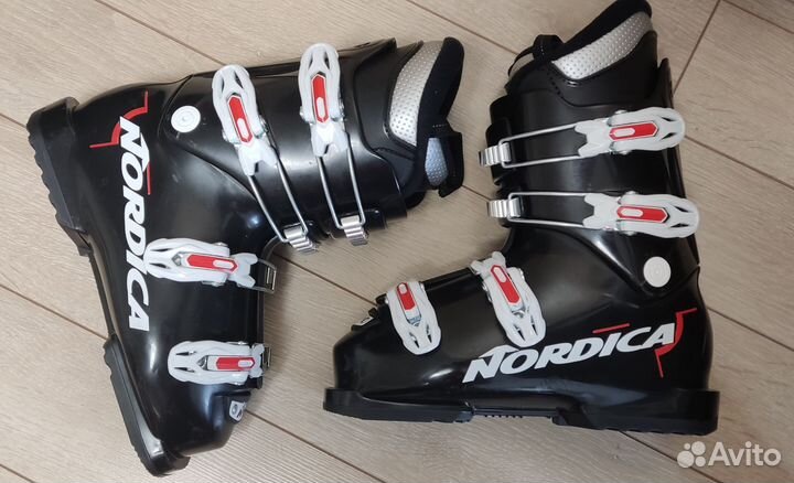 Ботинки для горных лыж