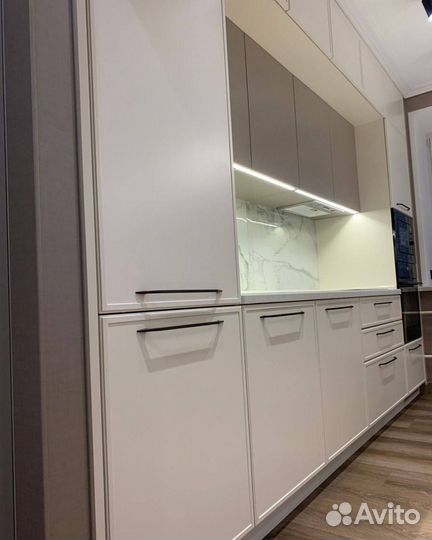 Кухня прямая с ручками новая