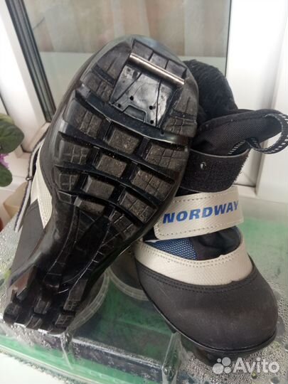 Ботинки лыжные 34, 35 р-р крепление NNN
