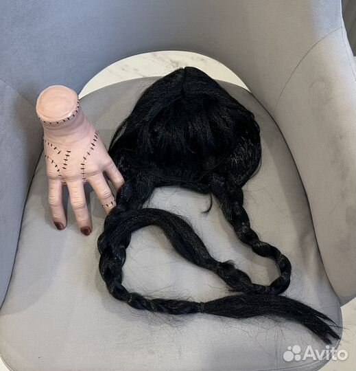 Парик вэнздэй +рука