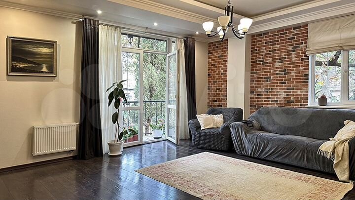 Дом 182 м² на участке 1 сот.