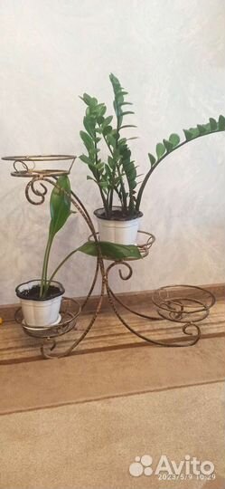 Подставка для цветов напольная металлическая