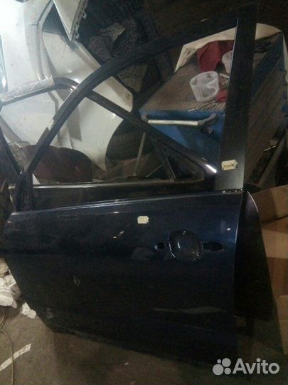 Сузуки гранд Витара передняя левая дверь