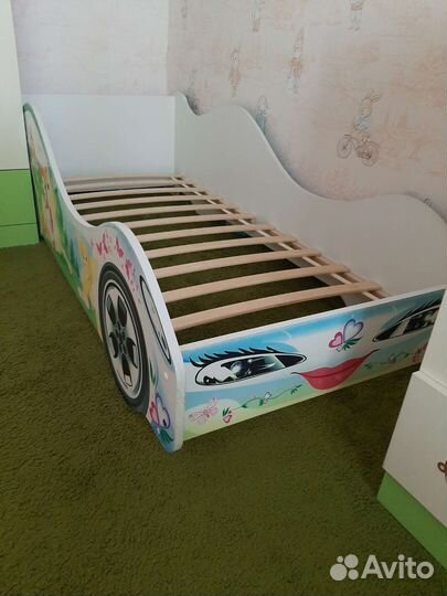 Детская кровать машина
