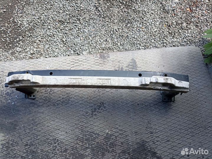 Усилитель бампера Toyota Corolla 150 06-12г