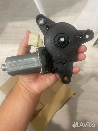 Моторчик стеклоподьемника водительской двери w639