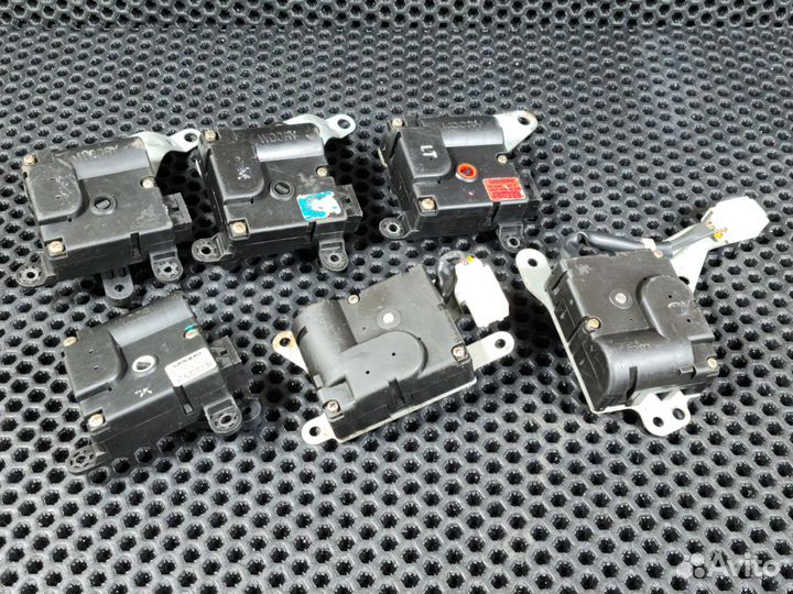 Электромоторчик заслонки печки Hyundai Elantra XD