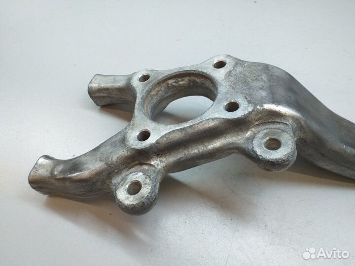 Кулак поворотный передний левый Lexus Is250 XE20