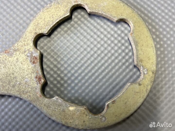 Ключ от клапанов резиновой лодки