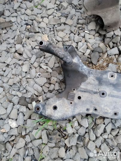 Балка подмоторная Mitsubishi Outlander XL MN100292