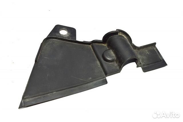 Пластиковая крышка торпеды у подножья пассажира DA