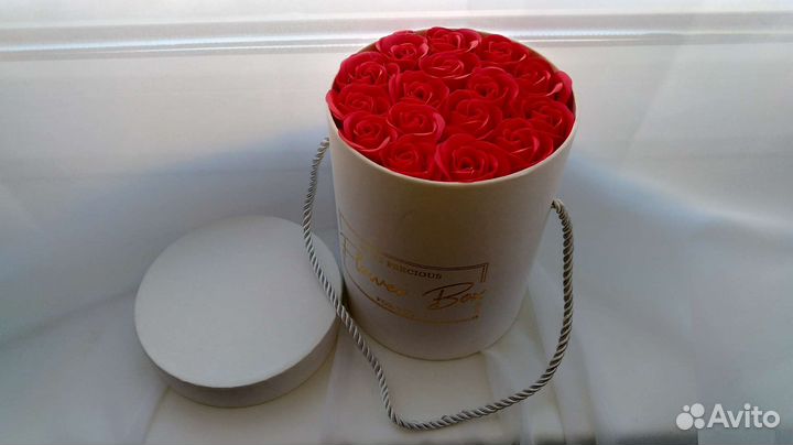 Мыльные розы в шляпной коробке