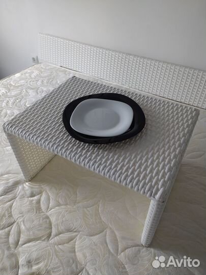 Столик прикроватный