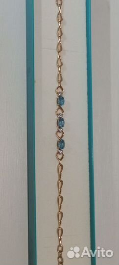 Золотой браслет с топазами