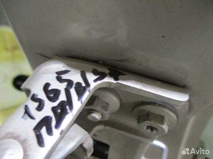 Петля двери задней правой верхняя Renault Megane 2