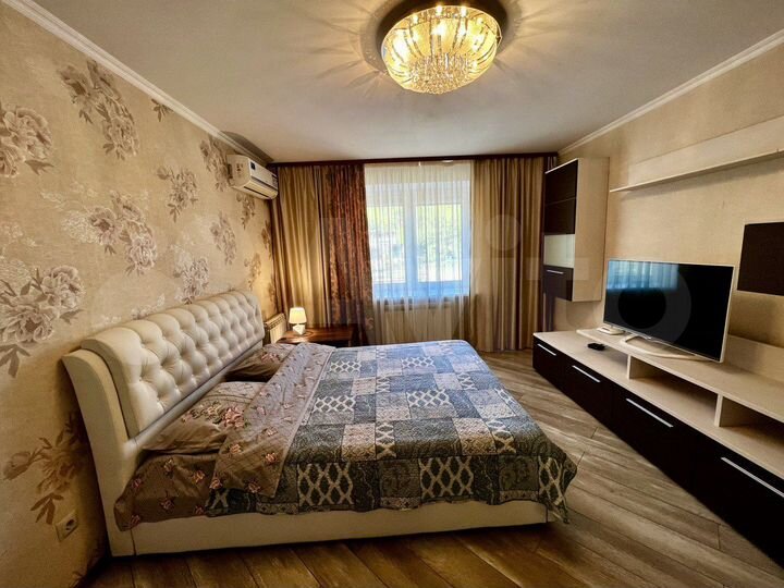 2-к. квартира, 60 м², 1/10 эт.