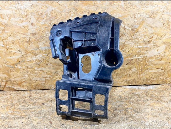 Крепление заднего бампера