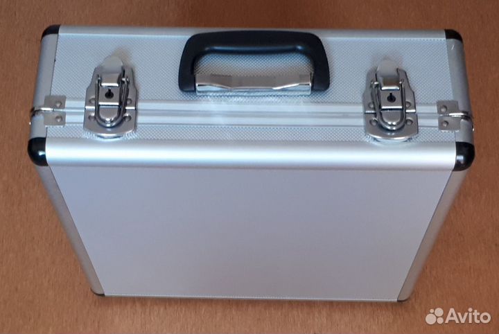 Стильный набор для игры в покер 600 фишек