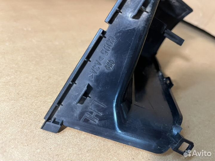 Накладка зеркала Левое Toyota RAV4 40