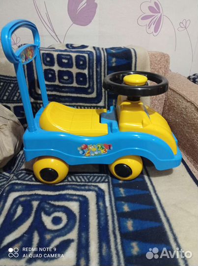 Детская машинка каталка с ручкой