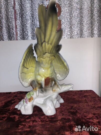 Фарфоровая Статуэтка Большой Попугай «Румыния»