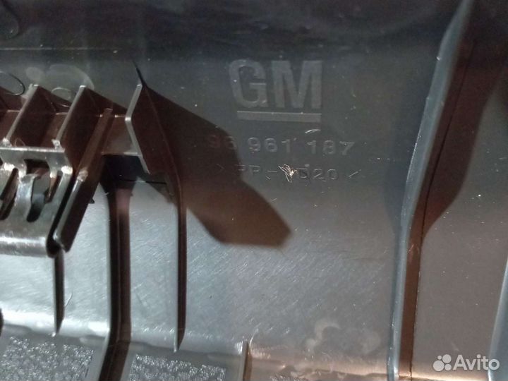 Накладка замка багажника Chevrolet Cruze