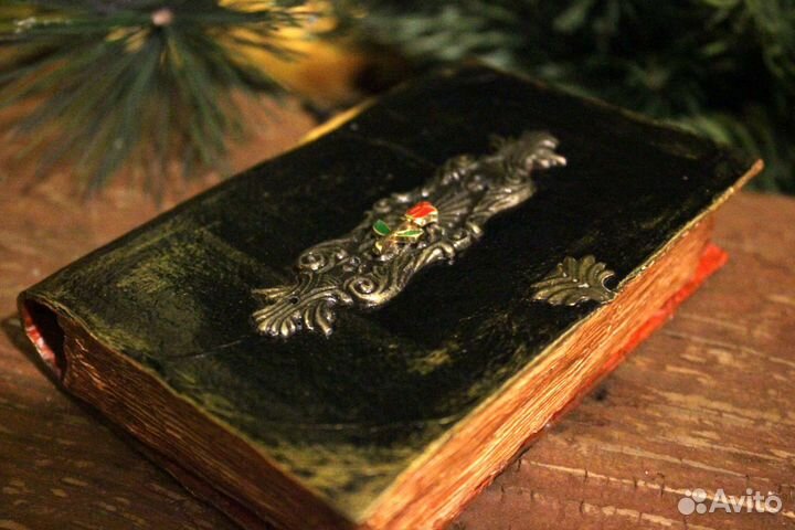 Игрушка на ёлку в виде книги