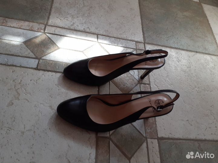 Босоножки эконика, черные классика