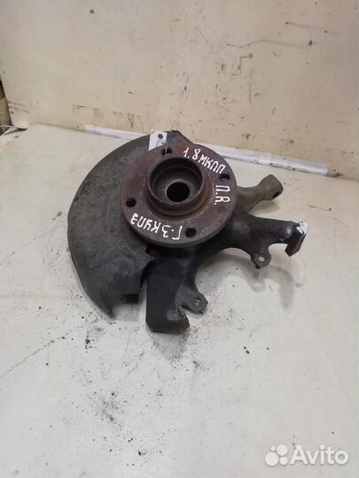 Поворотный кулак передний правый Volkswagen Golf 3