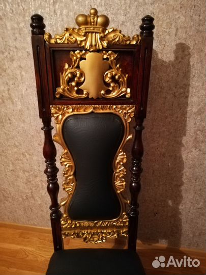 Антикварное кресло