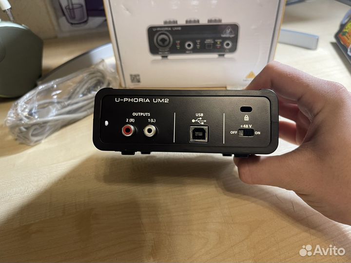 Звуковая карта Behringer U-Phoria UM2