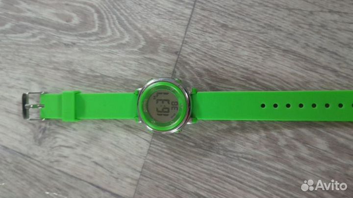 Электронные часы с подцветкой skmei