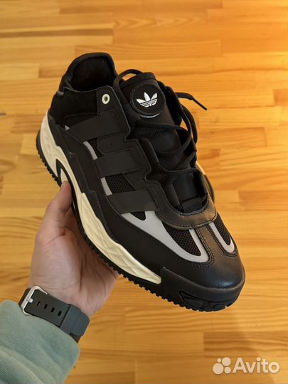 Кроссовки Adidas с светоотражателем