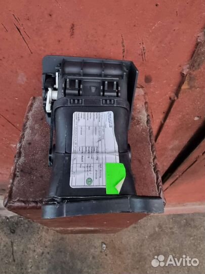 Дефлектор воздушный правый Вольво S40