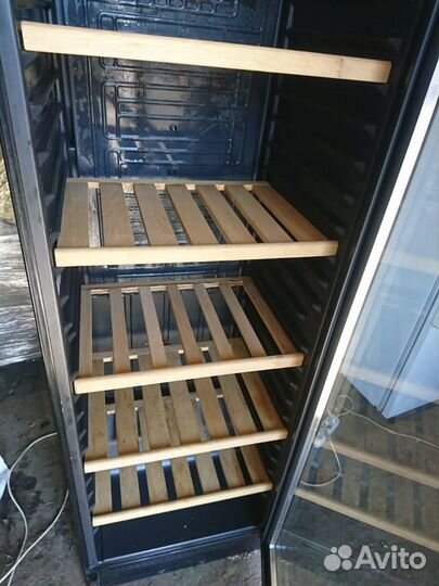 Винный шкаф Vestfrost VKG 570