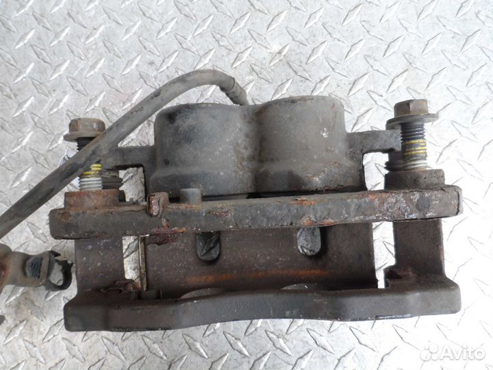 Суппорт передний правый GMC Yukon 2 GMT9