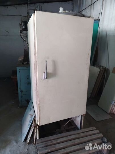 Холодильный шкаф